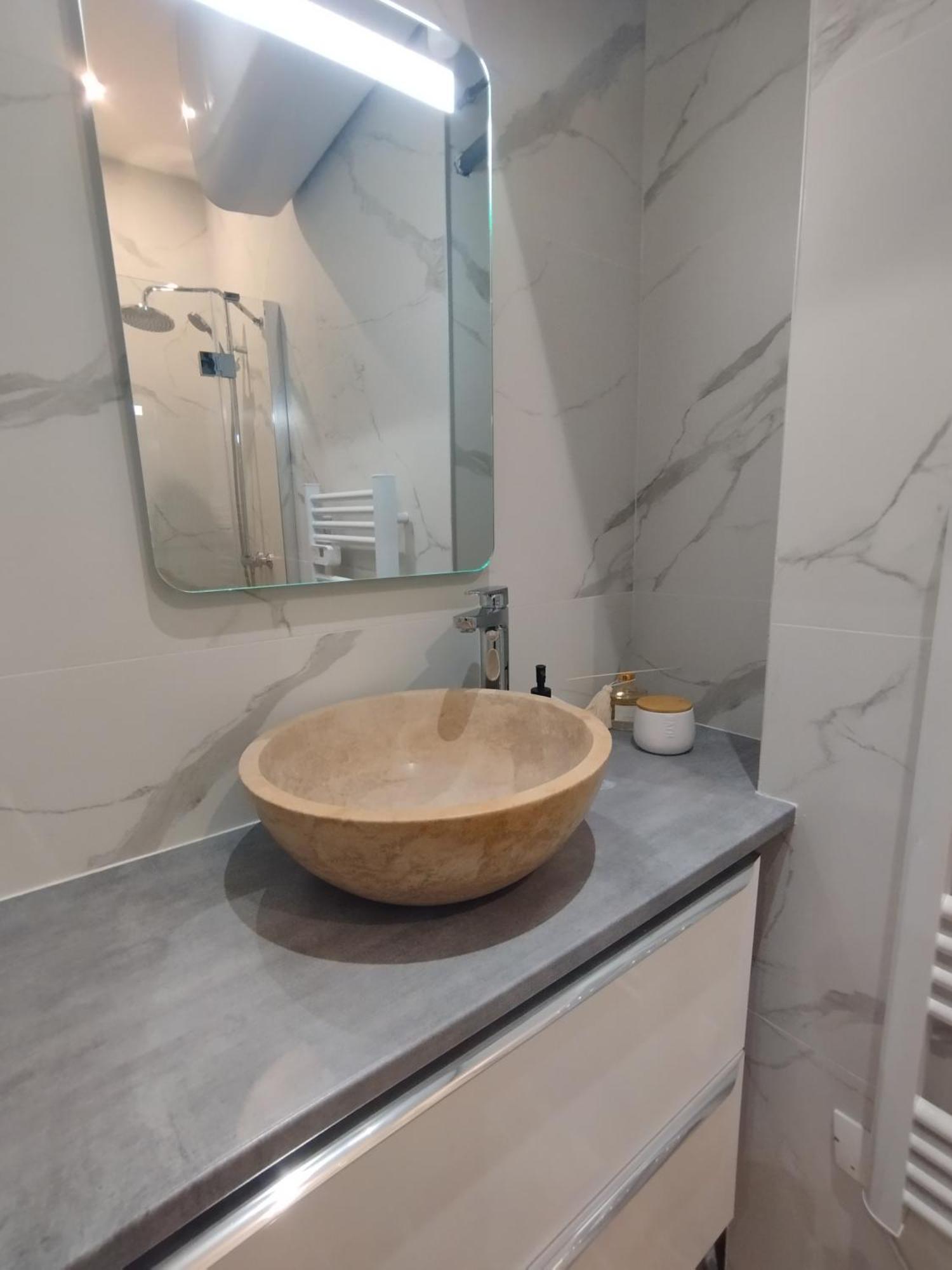 Appartement Lumineux En Rdc Bourgoin-Jallieu Exteriör bild